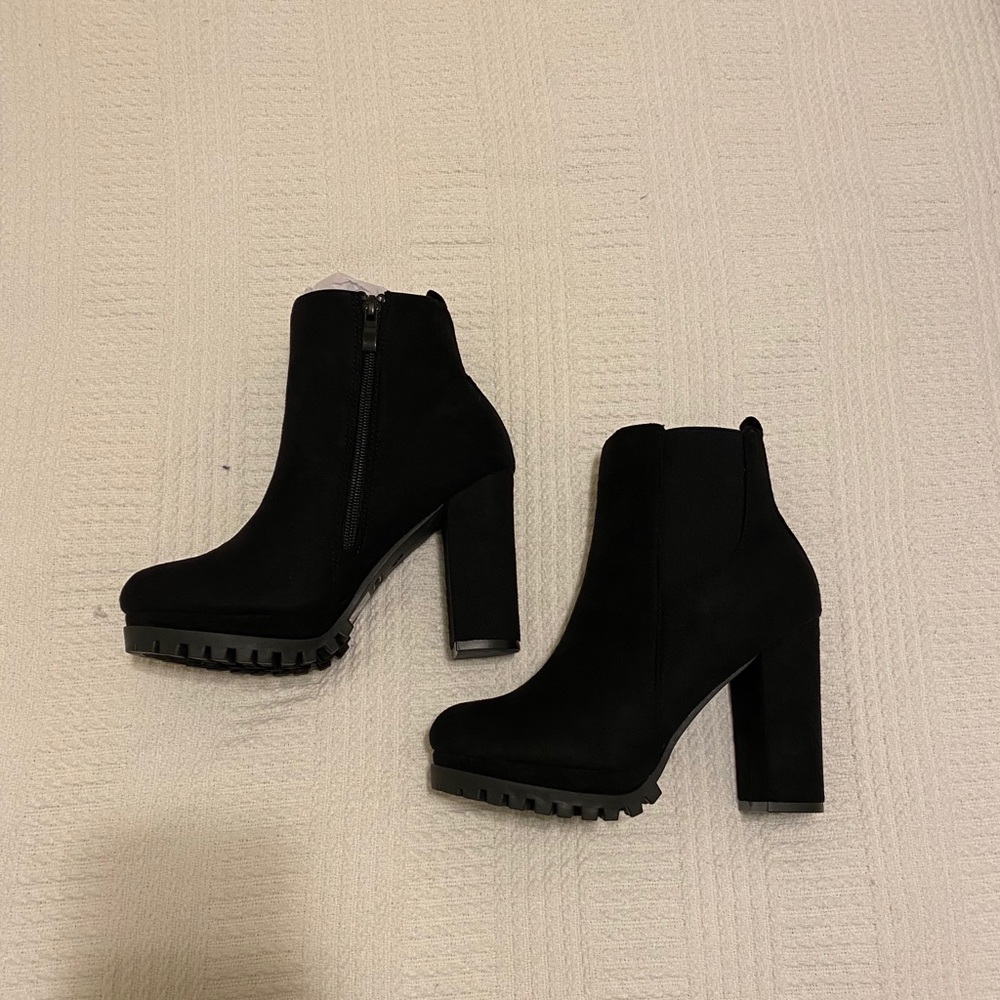 ‼️SOLD‼️Black booties